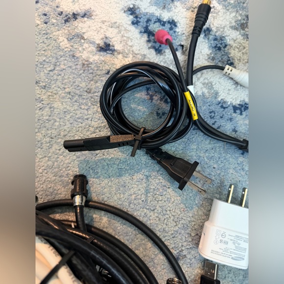 Assorted Electronic Cables Bundle - Picture 3 of 13